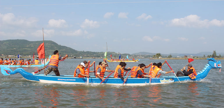 Phú Yên: Phát huy giá trị của lễ hội sông nước miền biển