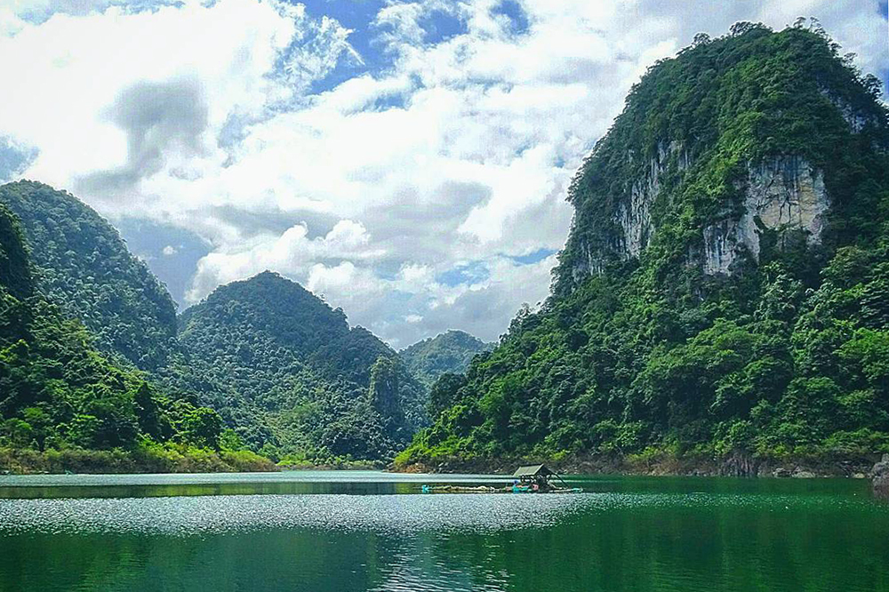 Thang Hen (Cao Bằng) - điểm du lịch sinh thái kỳ vĩ, mộng mơ