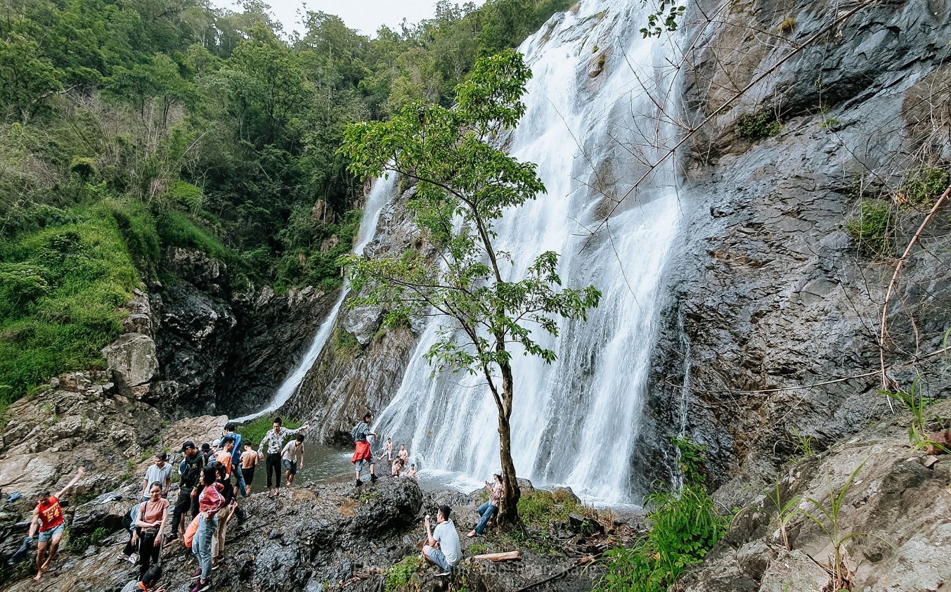 Khám phá trải nghiệm vẻ đẹp hùng vĩ của thác Chapơr giữa núi rừng Bác Ái - Ninh Thuận