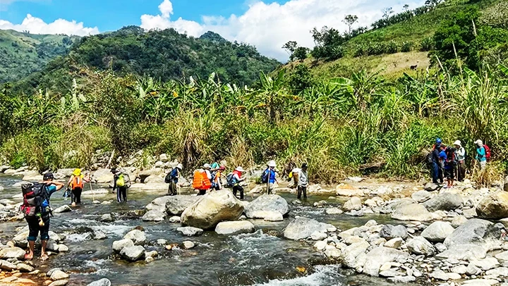 Vượt suối ngắm thảo nguyên Tà Giang (Khánh Sơn, Khánh Hòa)