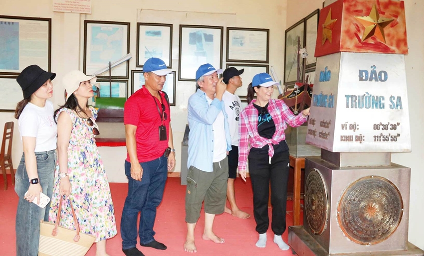 Thừa Thiên Huế: Tìm hướng phát triển cho du lịch biển đảo