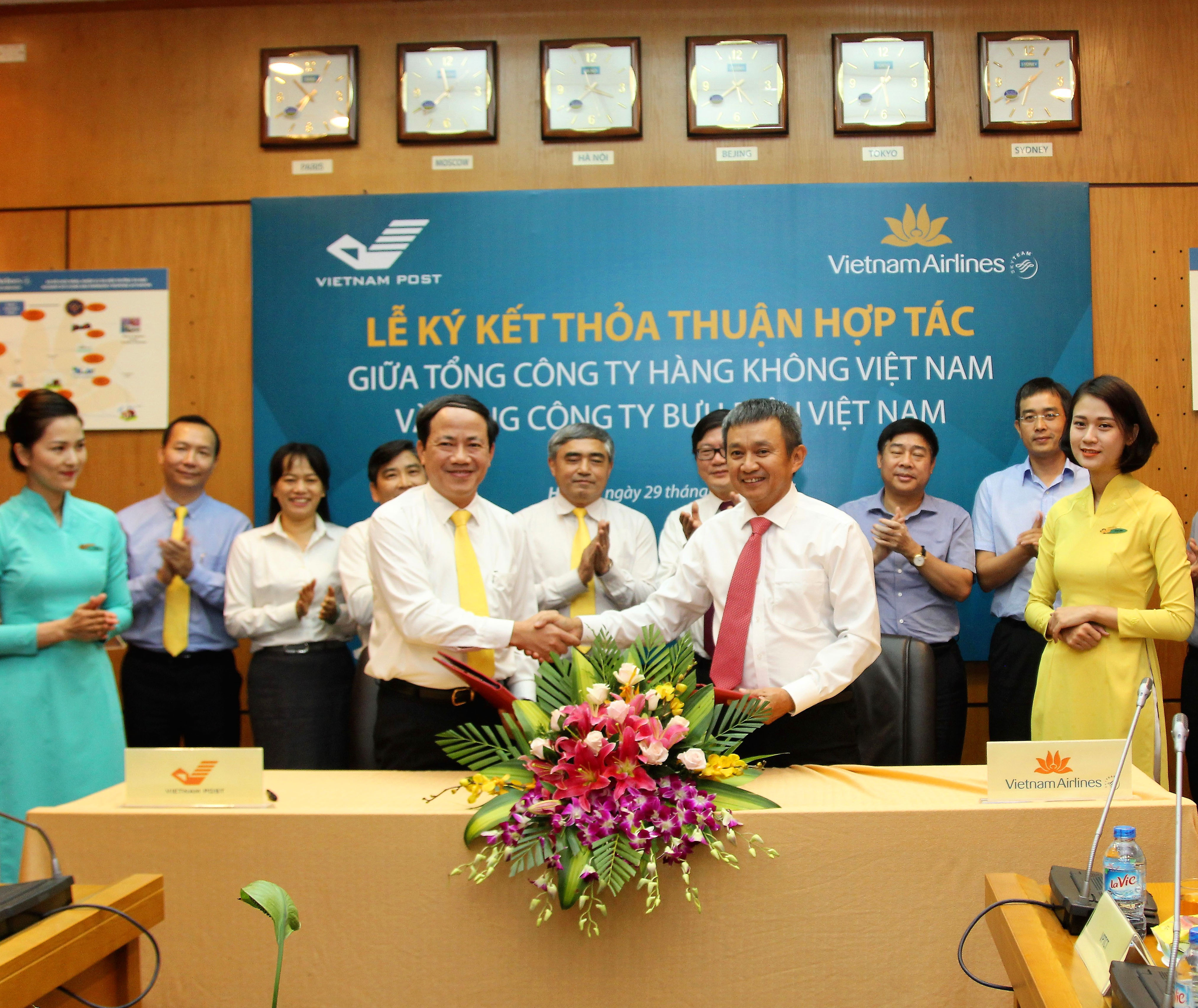 Lễ ký thỏa thuận hợp tác giữa TCT Hàng không Việt Nam và TCT Bưu điện Việt Nam