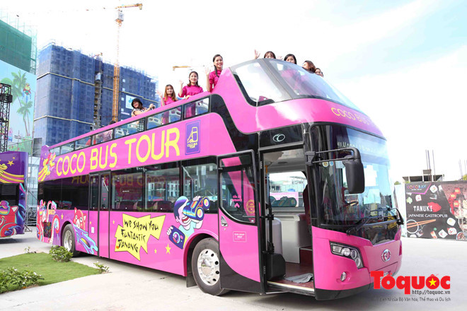 Xe buýt hai tầng mui trần phục vụ du lịch đầu tiên tại Việt Nam khai trương ở Đà Nẵng
