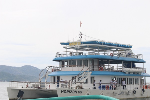 Khánh Hòa: Chương trình tour “Con tàu hoàng hôn - Ngắm trăng trên vịnh Nha Trang” hút khách du lịch