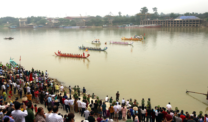 Lễ hội bơi chải truyền thống trên sông Lô năm 2018